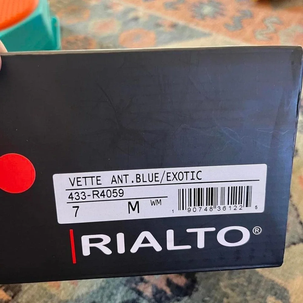 Realto size 7 black shoes‎